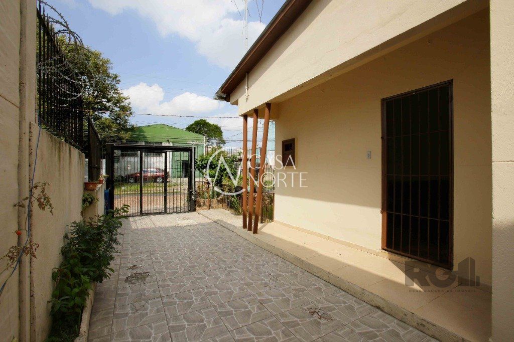 Casa à venda com 4 quartos, 150m², 3 vagas, Avenida Salvador Leão no bairro Sarandi em Porto Alegre