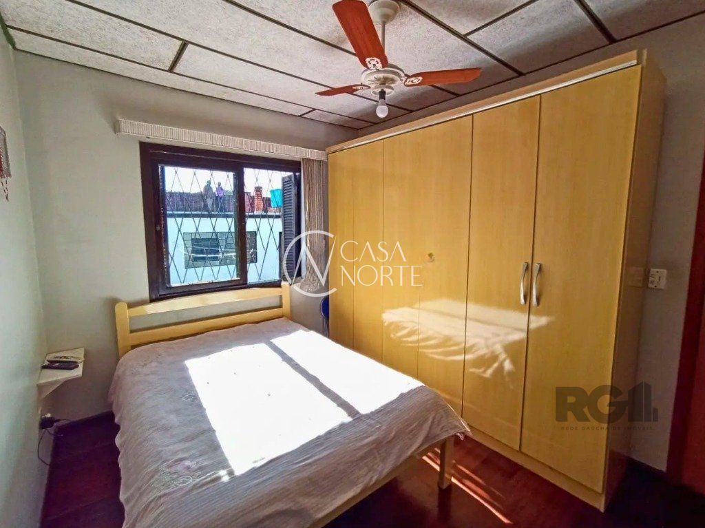 Casa à venda com 3 quartos, 65m², 2 vagas, Rua Barcelona no bairro Lomba do Pinheiro em Porto Alegre