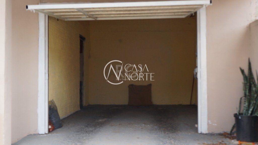 Casa à venda com 5 quartos, 280m², 1 vaga, Rua Rafael Clark no bairro Partenon em Porto Alegre