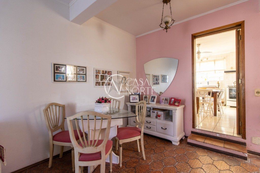 Sobrado à venda com 3 quartos, 139m², 1 suíte, 4 vagas, Rua Fernando Abbott no bairro Cristo Redentor em Porto Alegre