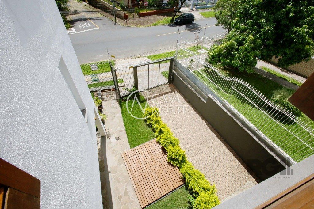 Sobrado à venda com 2 quartos, 133m², 2 suítes, 2 vagas, Rua Vinte e Quatro de Agosto no bairro Jardim Sabará em Porto Alegre