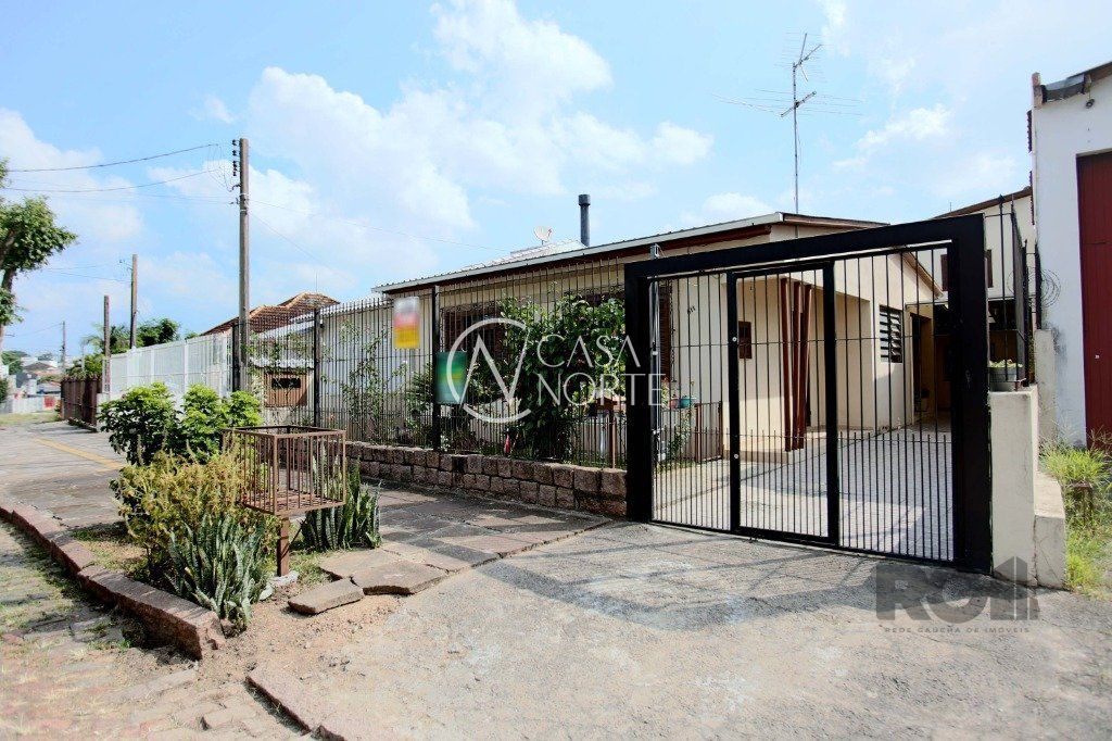 Casa à venda com 4 quartos, 150m², 3 vagas, Avenida Salvador Leão no bairro Sarandi em Porto Alegre