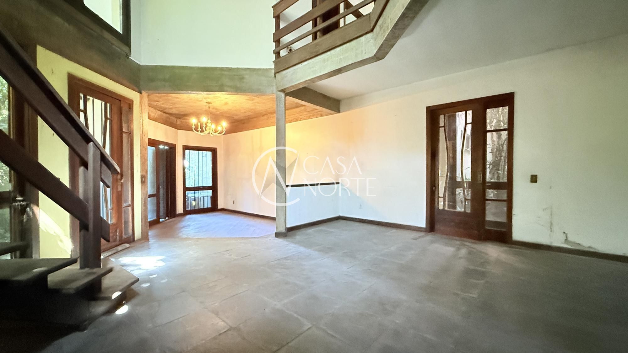 Casa à venda com 5 quartos, 300m², 3 suítes, 4 vagas, Avenida Guaíba no bairro Vila Assunção em Porto Alegre