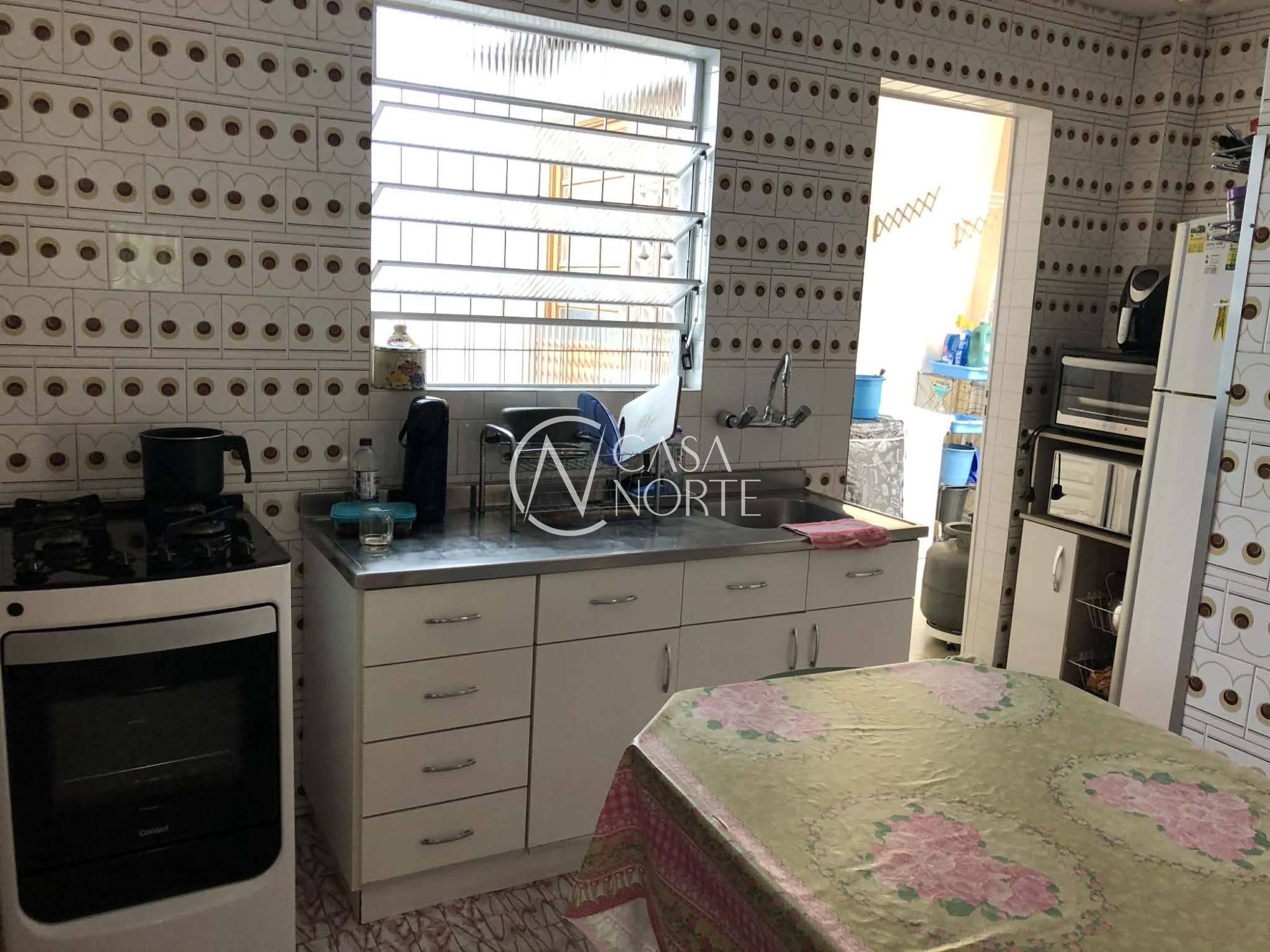 Sobrado à venda com 4 quartos, 210m², 1 suíte, 1 vaga, Avenida Pernambuco no bairro Floresta em Porto Alegre