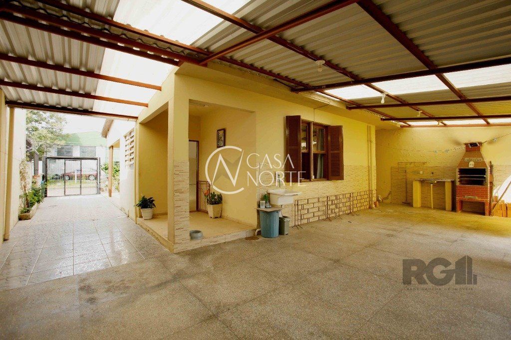 Casa à venda com 4 quartos, 150m², 3 vagas, Avenida Salvador Leão no bairro Sarandi em Porto Alegre