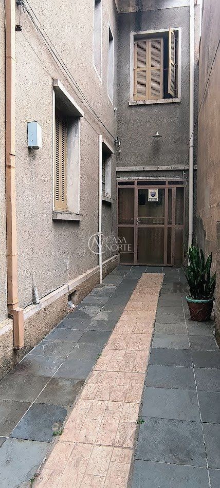 Casa à venda com 3 quartos, 178m², 1 vaga, Rua Emancipação no bairro Floresta em Porto Alegre