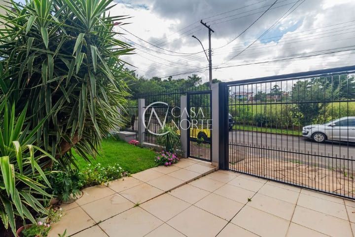 Casa de Condomínio à venda com 3 quartos, 200m², 1 suíte, 2 vagas, Rua Ronaldo Molina de Quadros no bairro Mário Quintana em Porto Alegre