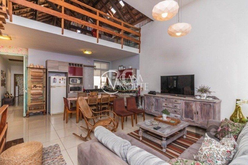 Casa à venda com 3 quartos, 490m², 1 suíte, Rua Comendador Coruja no bairro Floresta em Porto Alegre