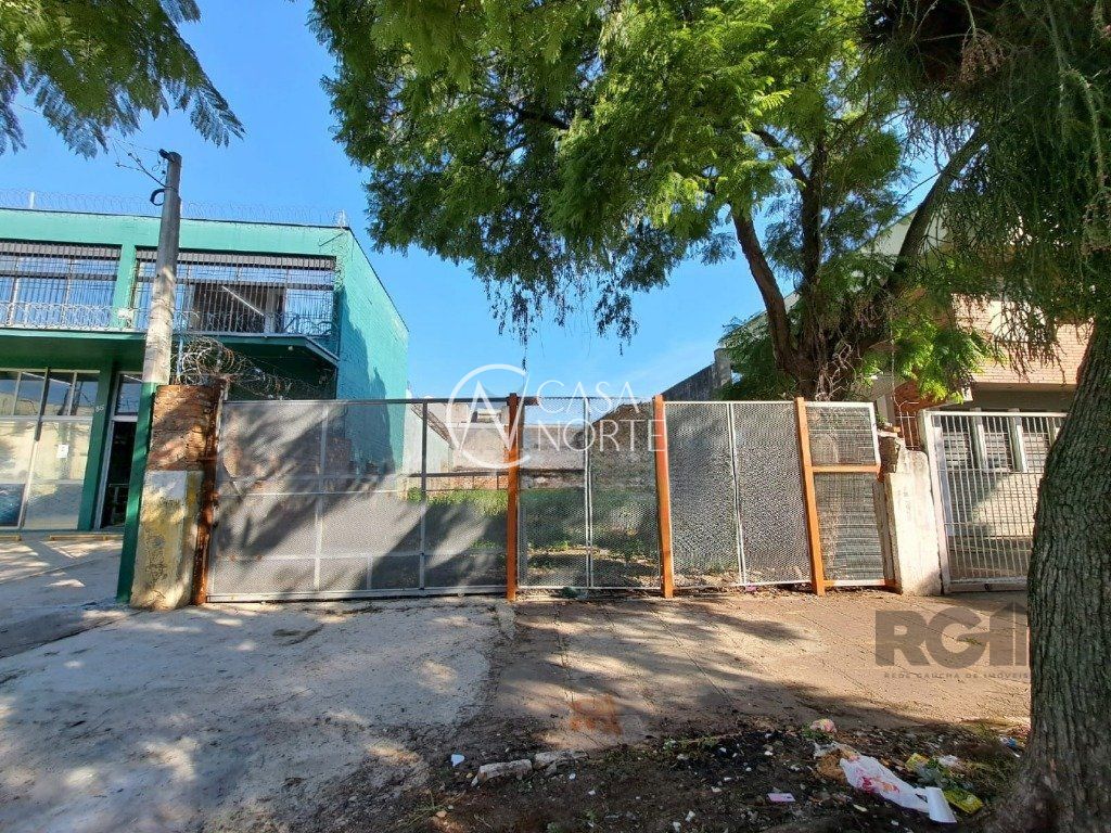 Terreno à venda  com 306m², Rua Buarque de Macedo no bairro São Geraldo em Porto Alegre