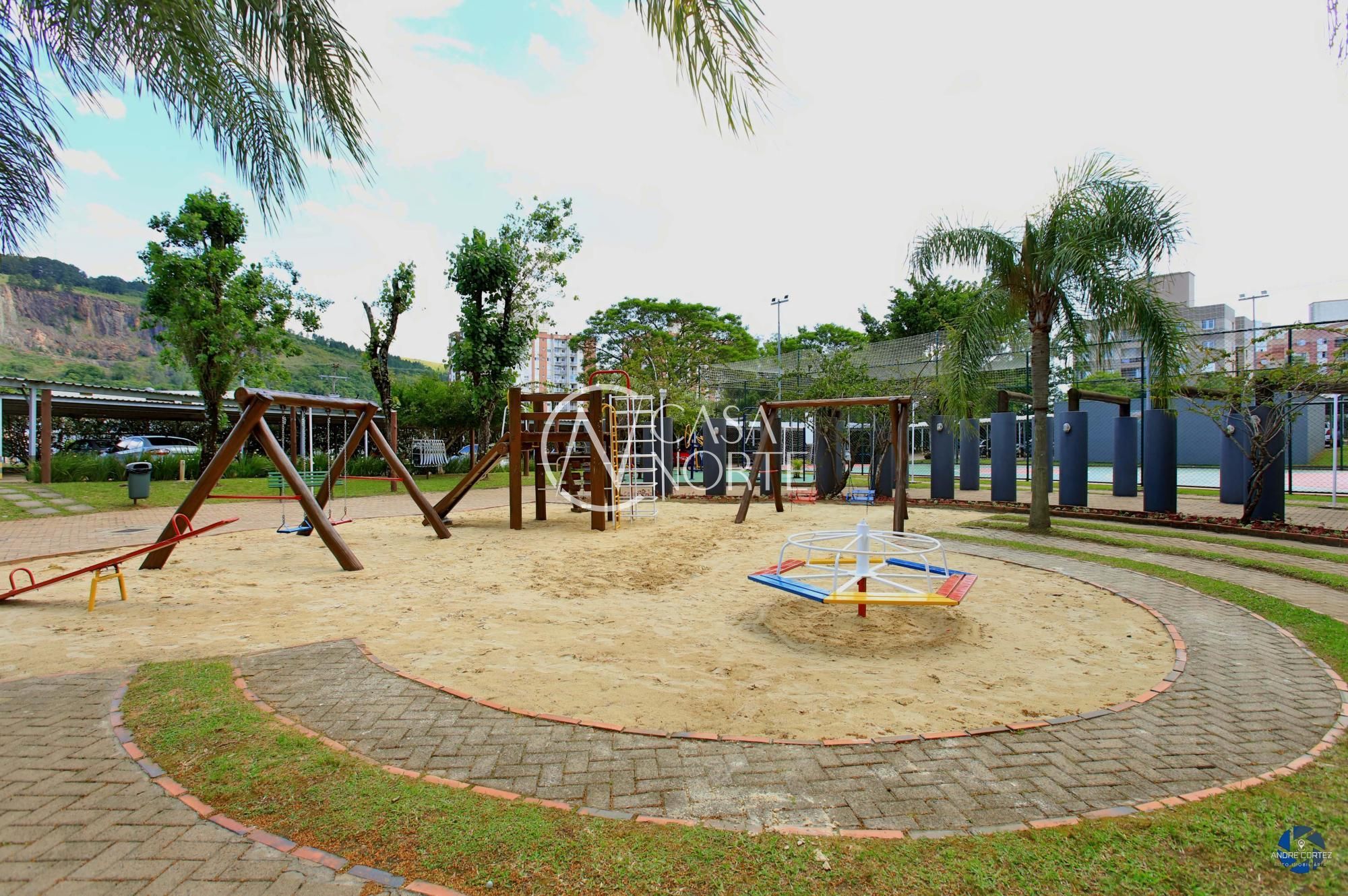 Apartamento à venda com 2 quartos, 7900m², 1 suíte, 1 vaga, Rua Abram Goldsztein no bairro Jardim Carvalho em Porto Alegre