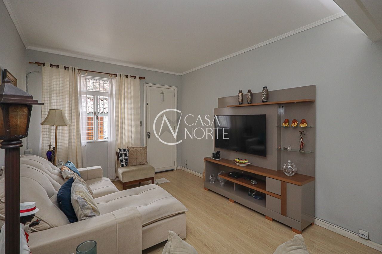 Casa à venda com 3 quartos, 166m², 1 suíte, 2 vagas, Rua Vinte e Quatro de Junho no bairro Passo da Areia em Porto Alegre