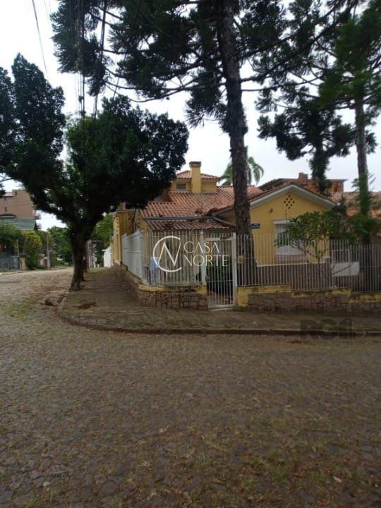 Casa à venda com 3 quartos, 200m², 1 suíte, 2 vagas, Rua Marquês de Abrantes/ Antônio Ribeiro no bairro Santo Antônio em Porto Alegre