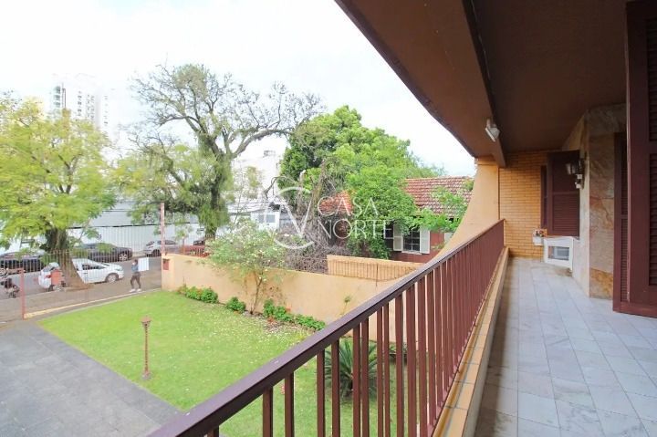 Sobrado à venda com 3 quartos, 223m², 1 suíte, 2 vagas, Avenida João Wallig no bairro Passo da Areia em Porto Alegre