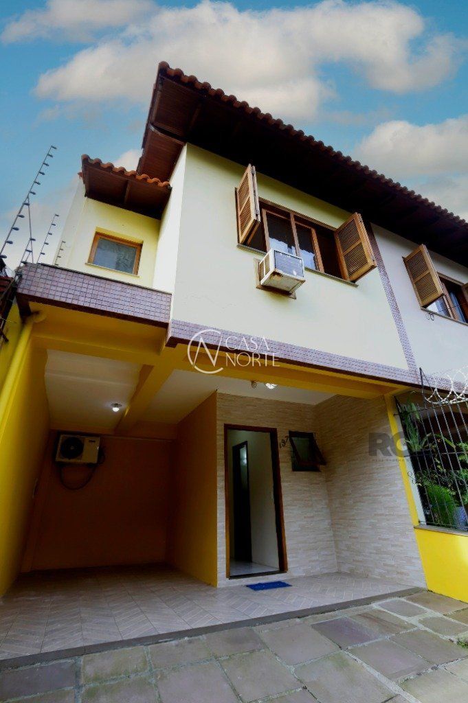 Casa à venda com 3 quartos, 163m², 1 suíte, 1 vaga, Rua Abdo Jorge Curi no bairro Parque Santa Fé em Porto Alegre