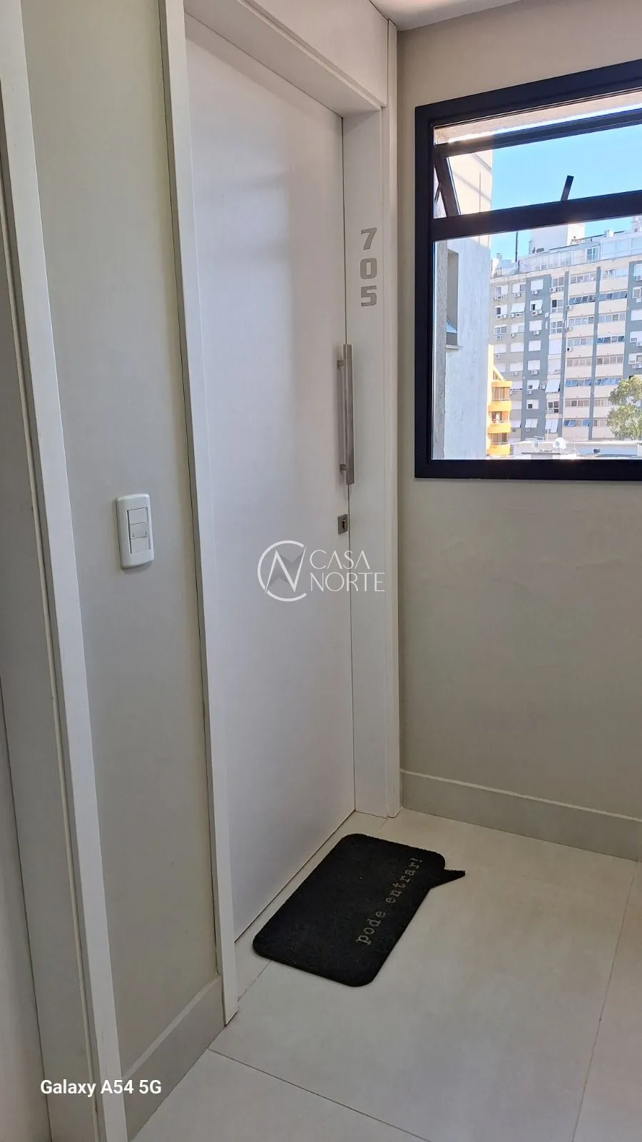 Sala Comercial à venda com 1 quarto, 44m², 1 vaga, Avenida Padre Cacique no bairro Praia de Belas em Porto Alegre