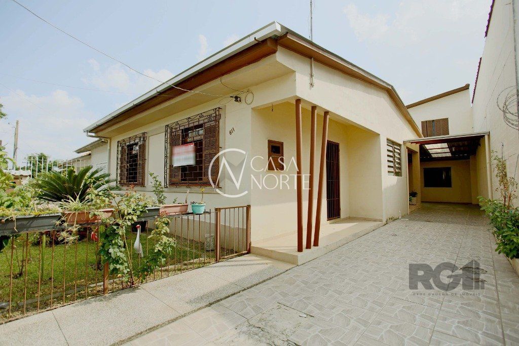 Casa à venda com 4 quartos, 150m², 3 vagas, Avenida Salvador Leão no bairro Sarandi em Porto Alegre