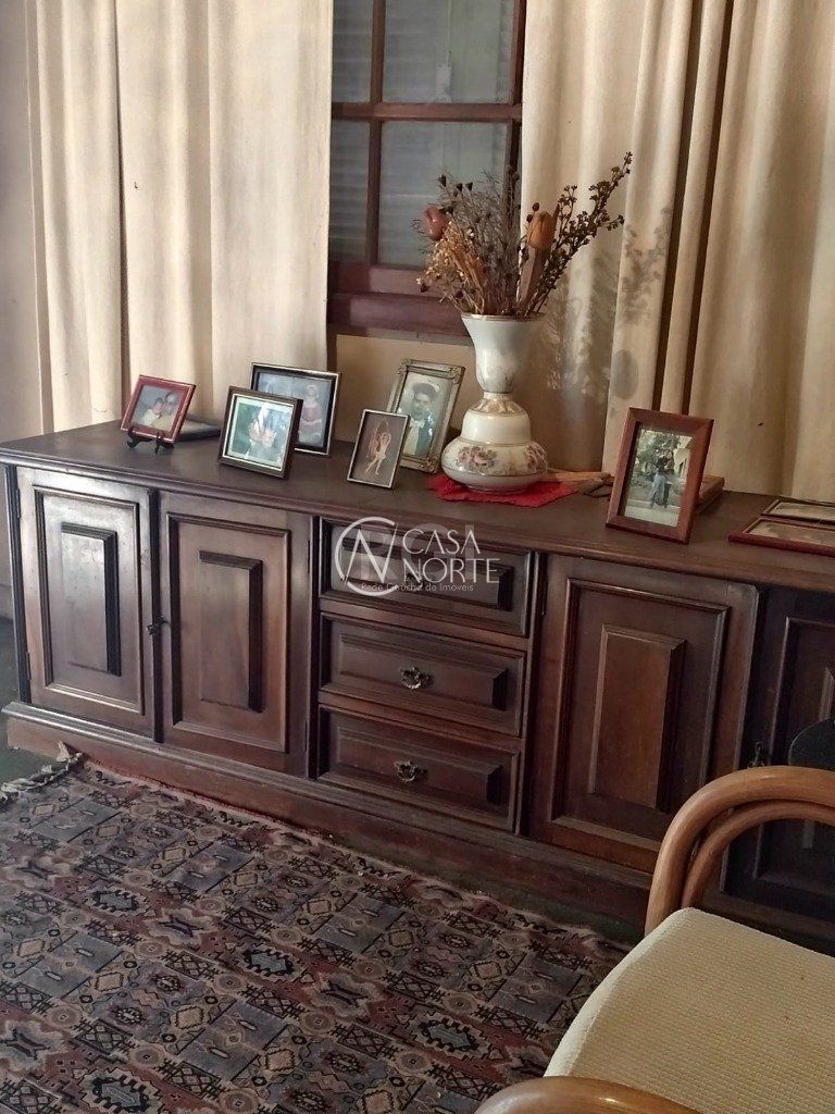 Casa à venda com 1 quarto, 137m², 1 suíte, 4 vagas, Rua Doutor Timoteo no bairro Floresta em Porto Alegre