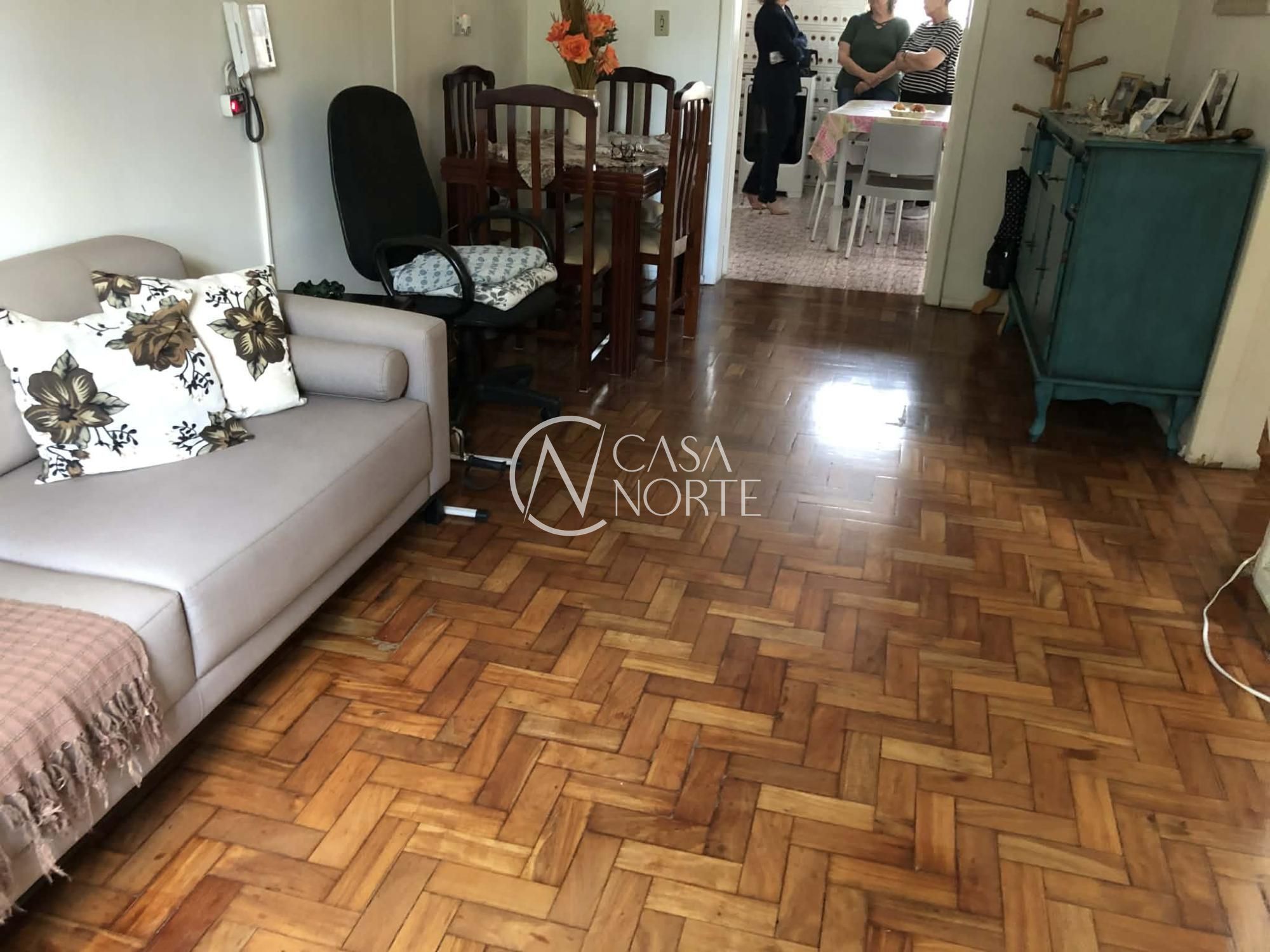 Sobrado à venda com 4 quartos, 210m², 1 suíte, 1 vaga, Avenida Pernambuco no bairro Floresta em Porto Alegre