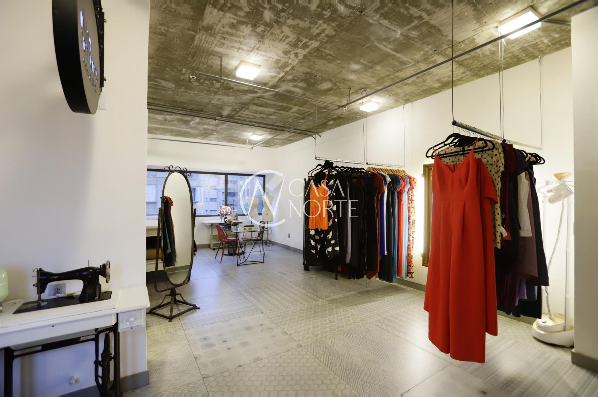 Sala Comercial à venda com 1 quarto, 48m², Avenida Osvaldo Aranha no bairro Bom Fim em Porto Alegre