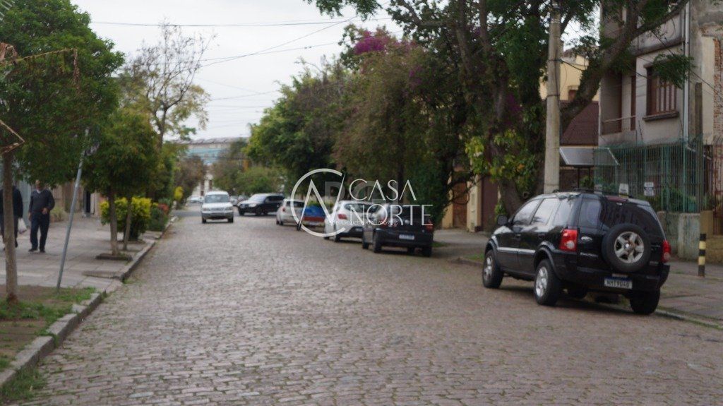 Terreno à venda  com 218m², Rua Santa Rita no bairro Floresta em Porto Alegre
