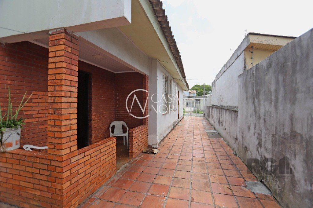 Casa à venda com 3 quartos, 128m², 1 suíte, 2 vagas, Rua Lila Ripoll no bairro Sarandi em Porto Alegre