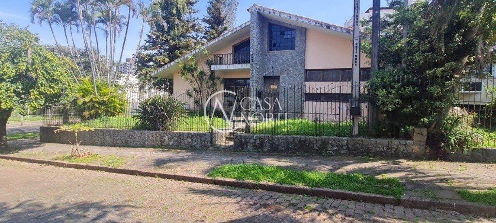 Casa à venda com 4 quartos, 400m², 1 suíte, 4 vagas, Avenida Montreal no bairro Jardim Lindóia em Porto Alegre
