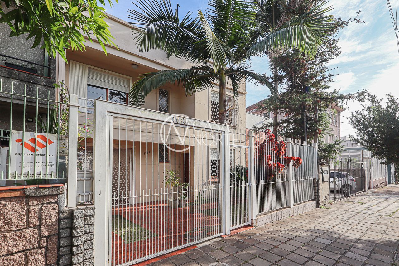 Casa à venda com 3 quartos, 209m², 4 vagas, Avenida São Pedro no bairro Higienópolis em Porto Alegre