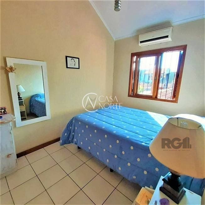 Casa à venda com 3 quartos, 115m², 2 vagas, Rua Constantino Fernando Onorato Bottini no bairro Hípica em Porto Alegre