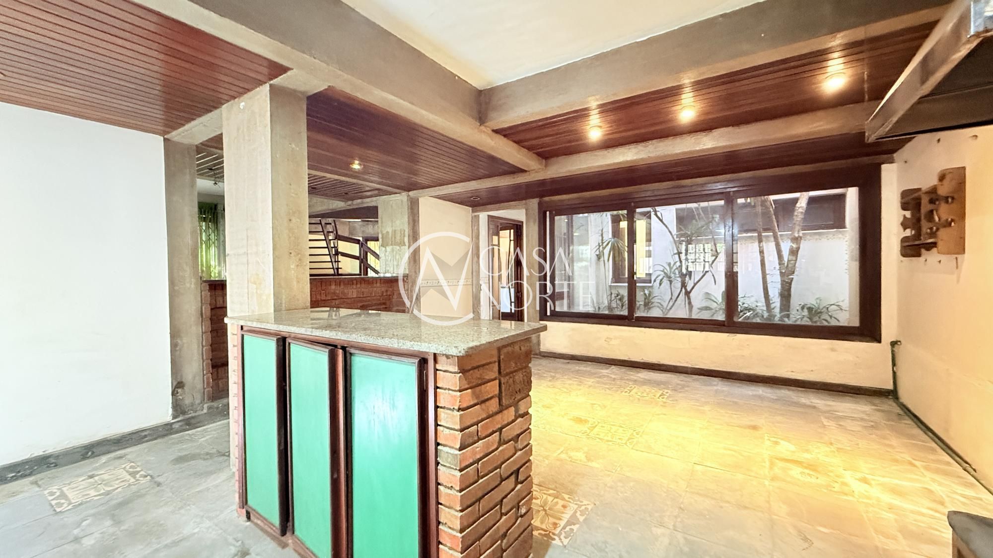 Casa à venda com 5 quartos, 300m², 3 suítes, 4 vagas, Avenida Guaíba no bairro Vila Assunção em Porto Alegre