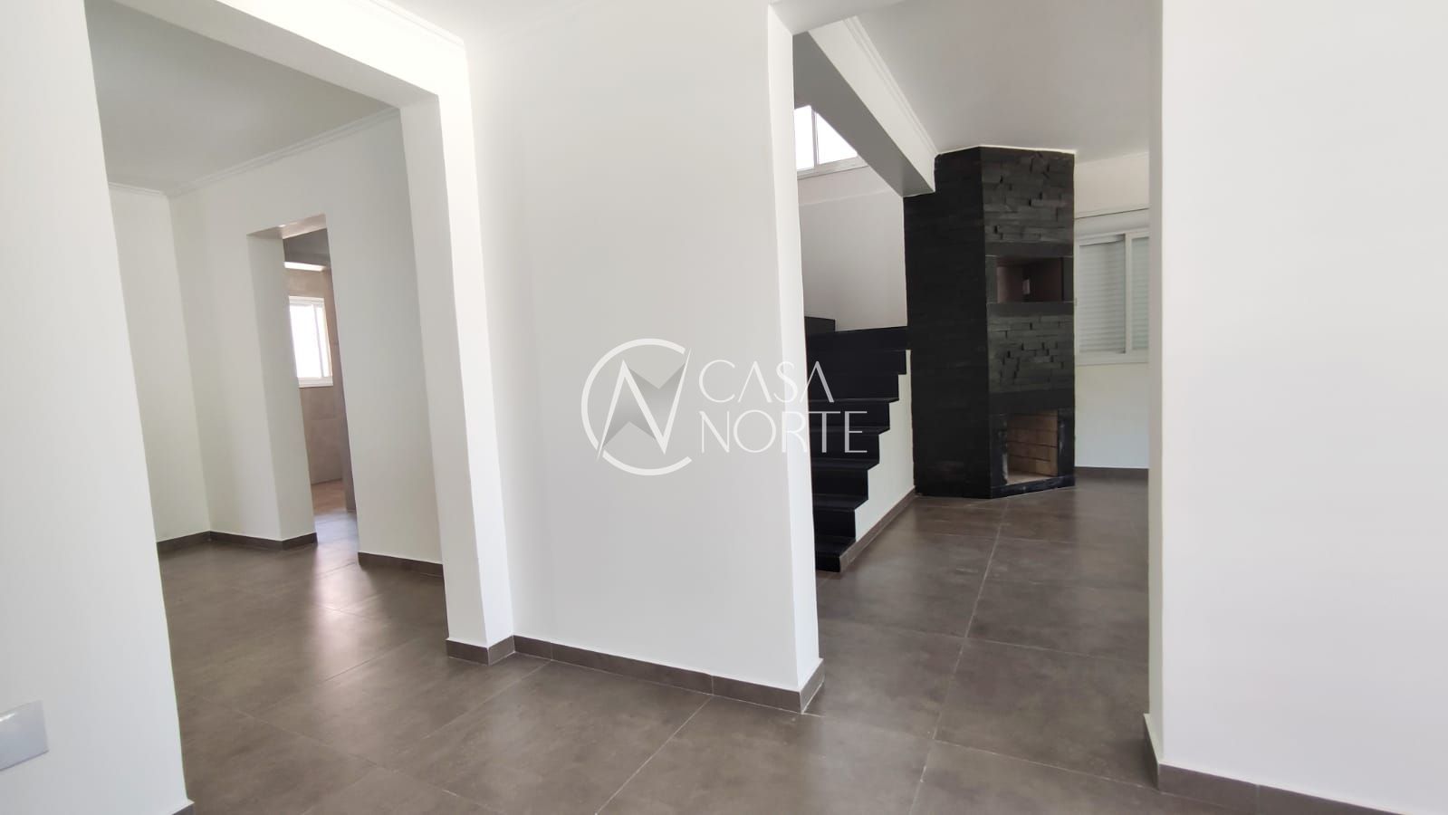Casa à venda com 4 quartos, 222m², 2 suítes, 5 vagas, Avenida Alberto Pasqualini no bairro Jardim Sabará em Porto Alegre