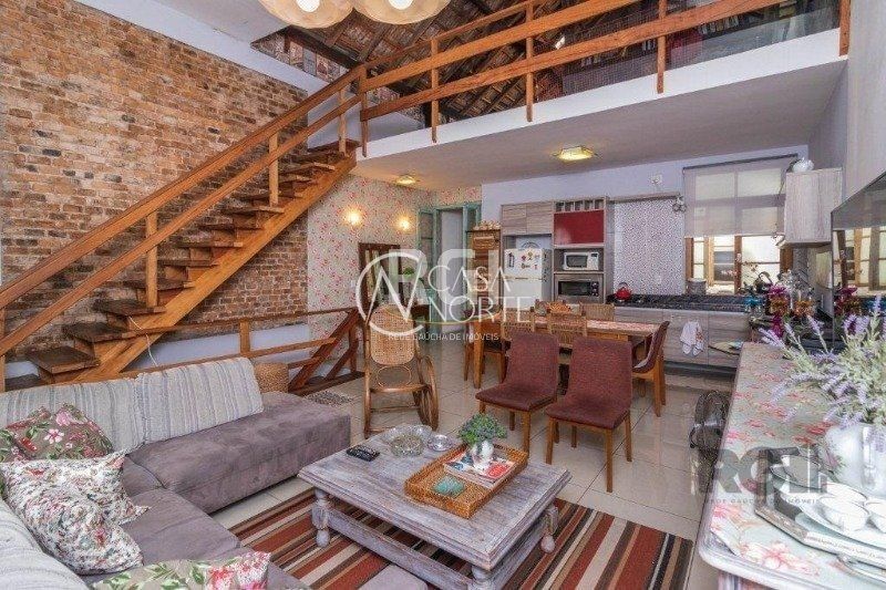 Casa à venda com 3 quartos, 490m², 1 suíte, Rua Comendador Coruja no bairro Floresta em Porto Alegre