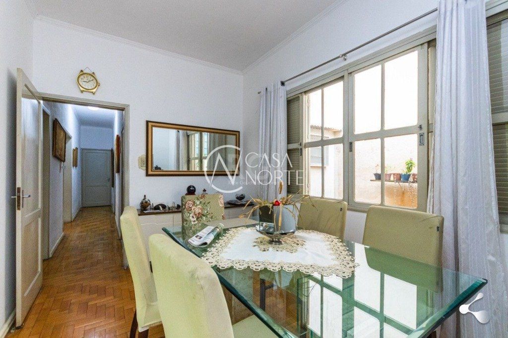 Casa à venda com 4 quartos, 221m², 1 suíte, 2 vagas, Rua Ernesto da Fontoura no bairro São Geraldo em Porto Alegre