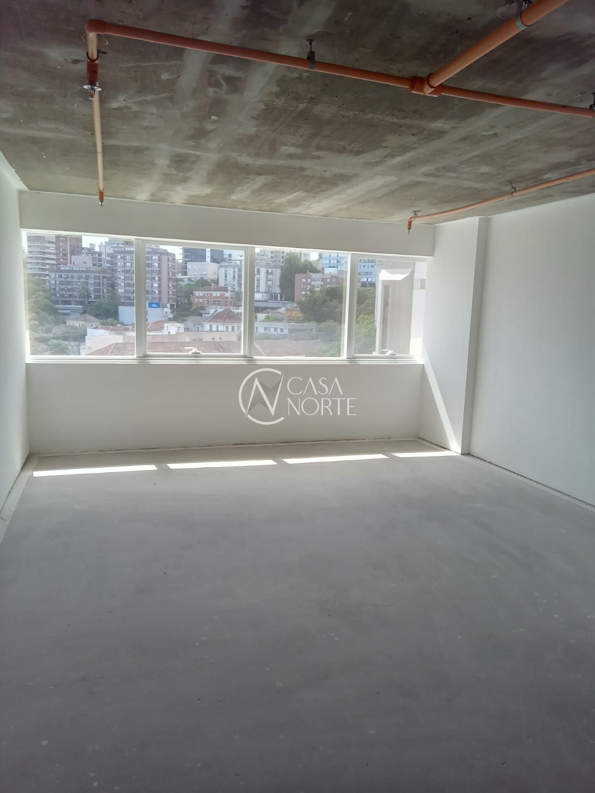 Sala Comercial à venda com 1 quarto, 38m², 1 vaga, Rua Ramiro Barcelos no bairro Moinhos de Vento em Porto Alegre