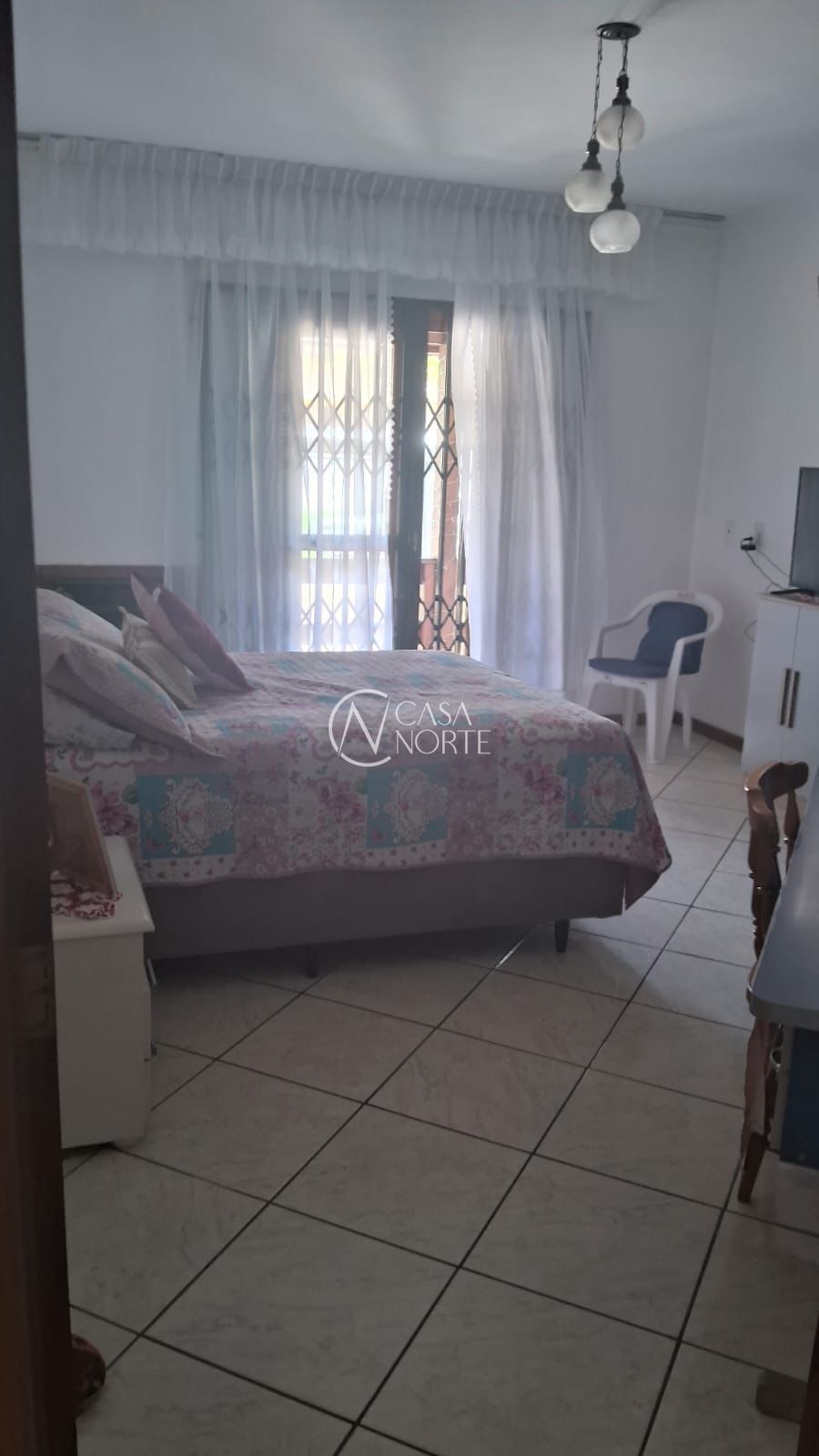 Casa à venda com 3 quartos, 320m², 1 suíte, 3 vagas, Rua Professor Leonardo Tochtrop no bairro Ipanema em Porto Alegre