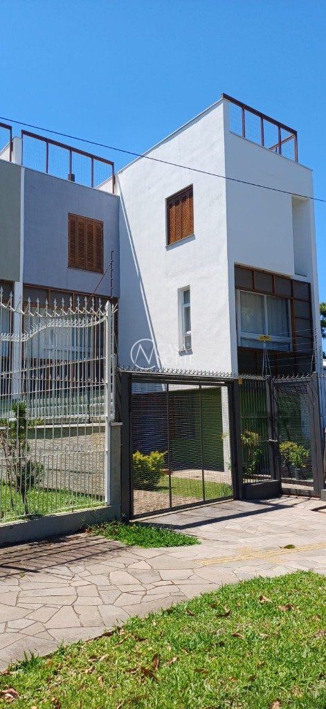 Sobrado à venda com 2 quartos, 139m², 2 suítes, 2 vagas, Rua Vinte e Quatro de Agosto no bairro Jardim Sabará em Porto Alegre