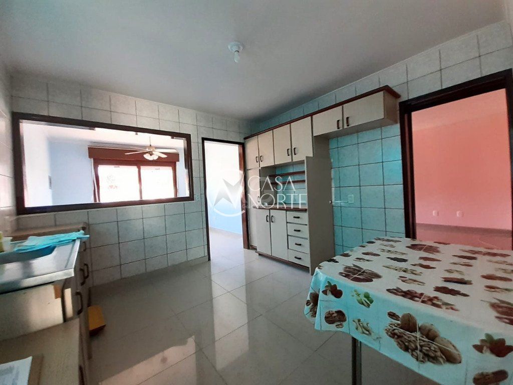 Casa à venda com 3 quartos, 149m², 1 suíte, 3 vagas, Rua Platao no bairro Jardim Sabará em Porto Alegre