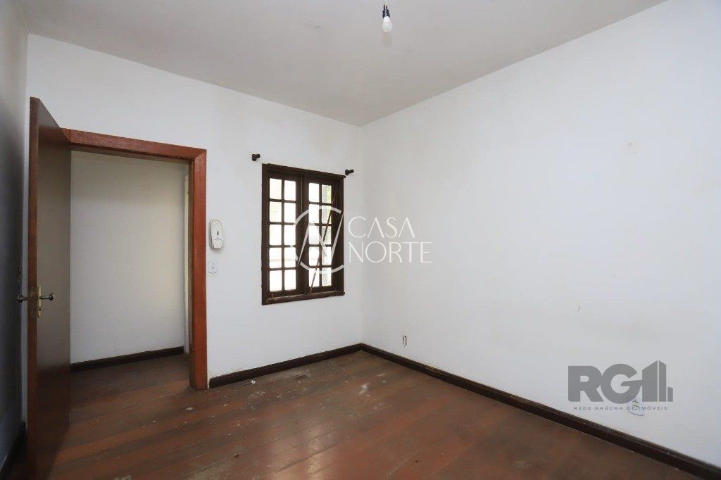 Casa à venda com 3 quartos, 300m², 1 suíte, 1 vaga, Rua Santa Terezinha no bairro Farroupilha em Porto Alegre