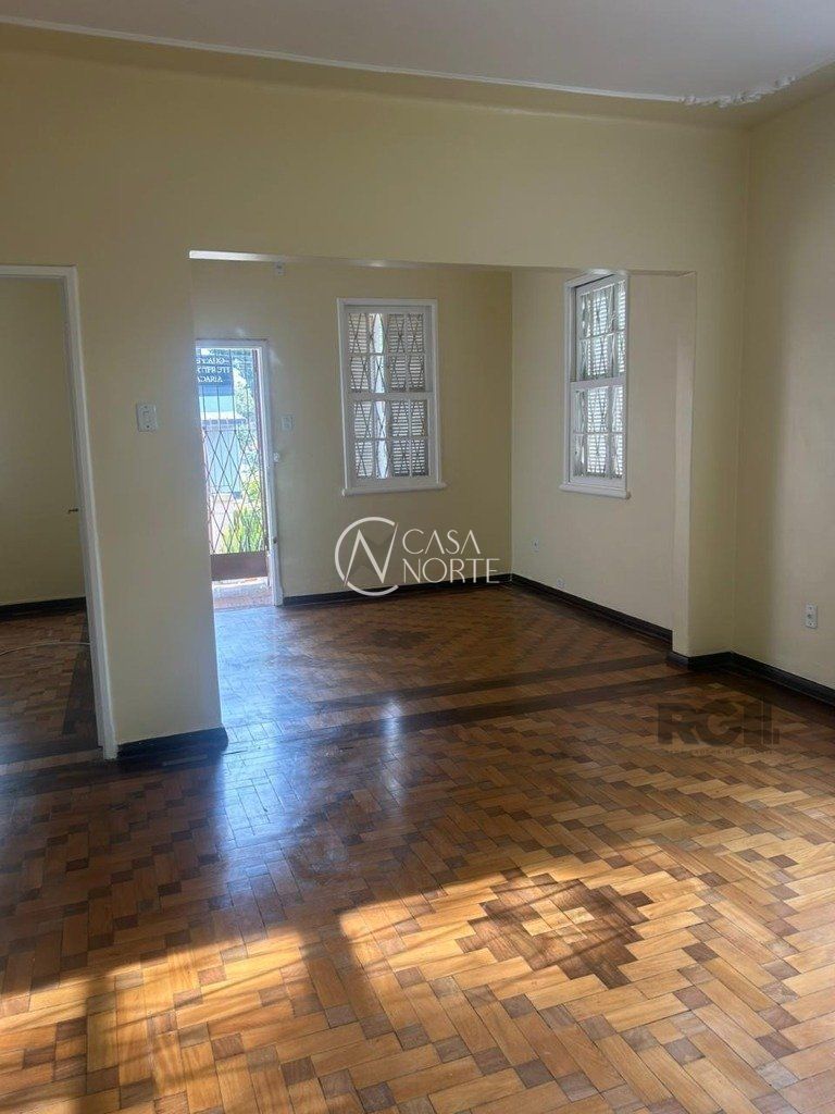 Casa à venda com 3 quartos, 120m², 2 vagas, Rua Gonçalves Ledo no bairro Partenon em Porto Alegre