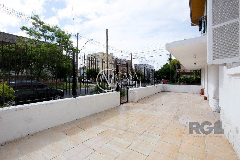 Prédio Comercial à venda , 200m², Rua Ernesto da Fontoura no bairro São Geraldo em Porto Alegre