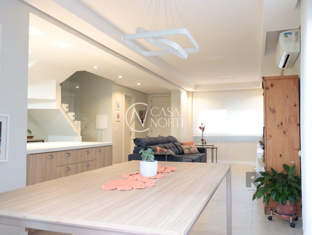 Casa de Condomínio à venda com 3 quartos, 168m², 2 suítes, 2 vagas, Rua Madre Clara no bairro Mário Quintana em Porto Alegre