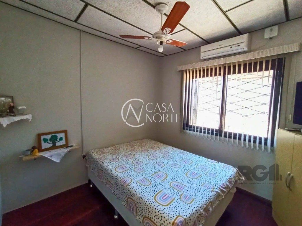 Casa à venda com 3 quartos, 65m², 2 vagas, Rua Barcelona no bairro Lomba do Pinheiro em Porto Alegre