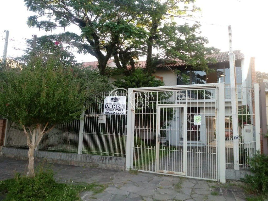 Casa à venda com 3 quartos, 300m², 1 suíte, 5 vagas, Rua Bartolomeu Dias no bairro Jardim Itu em Porto Alegre
