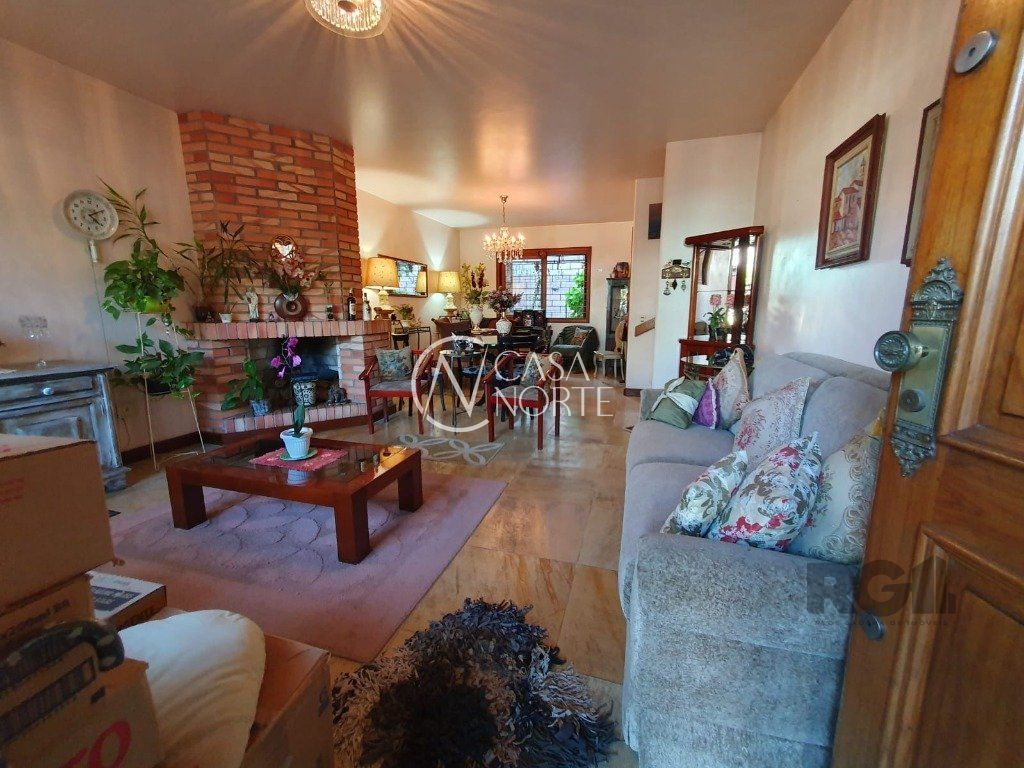 Sobrado à venda com 3 quartos, 212m², 1 suíte, 4 vagas, Rua Conselheiro Davila no bairro Jardim Floresta em Porto Alegre