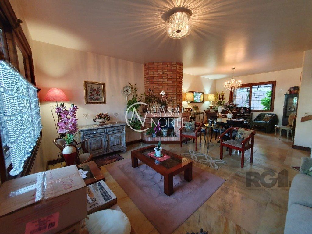 Sobrado à venda com 3 quartos, 212m², 1 suíte, 4 vagas, Rua Conselheiro Davila no bairro Jardim Floresta em Porto Alegre