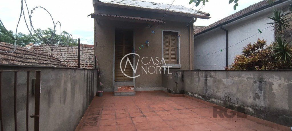 Casa à venda com 3 quartos, 178m², 1 vaga, Rua Emancipação no bairro Floresta em Porto Alegre