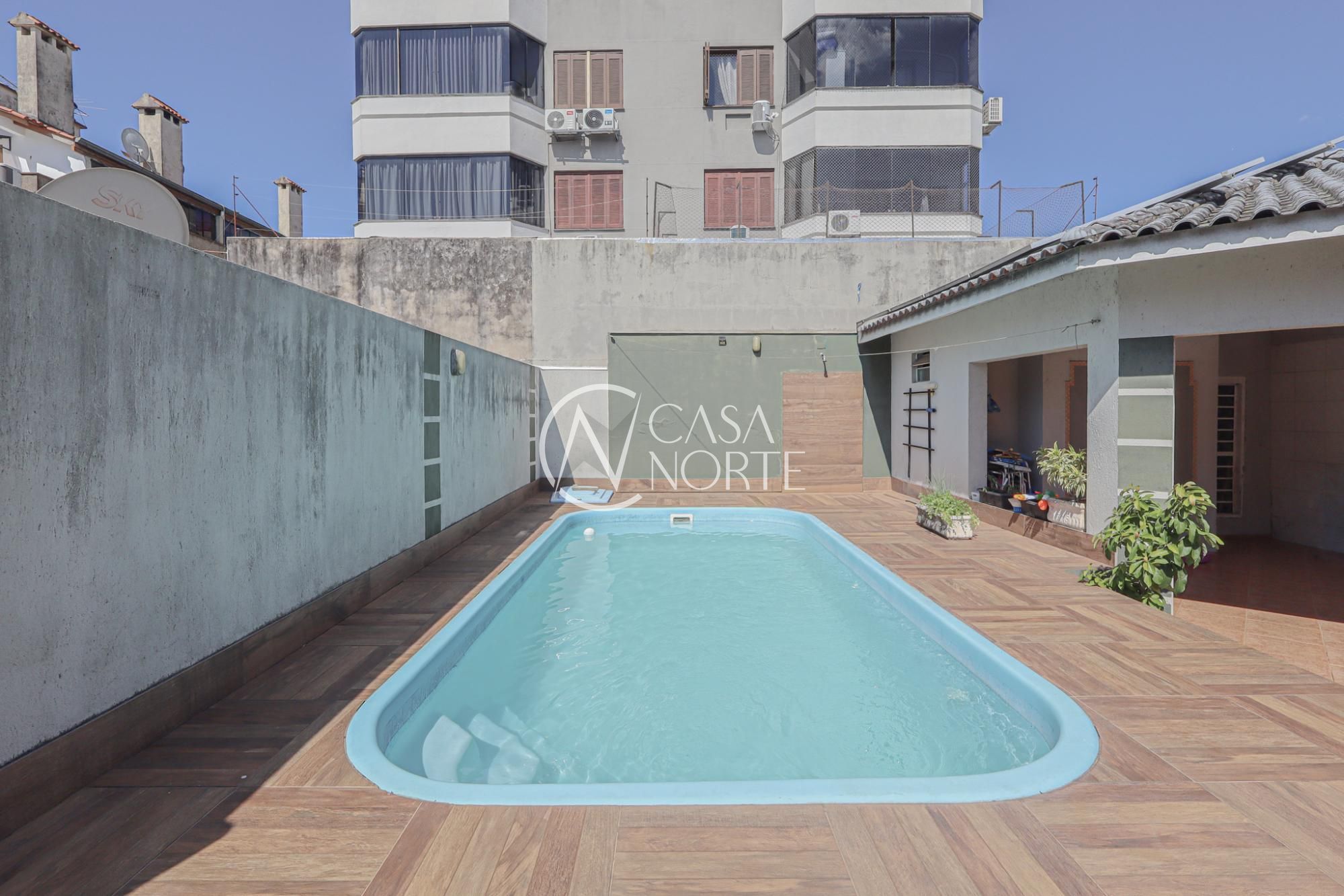 Casa à venda com 4 quartos, 400m², 2 suítes, 3 vagas, Rua Bortolo Barbieri no bairro Jardim São Pedro em Porto Alegre