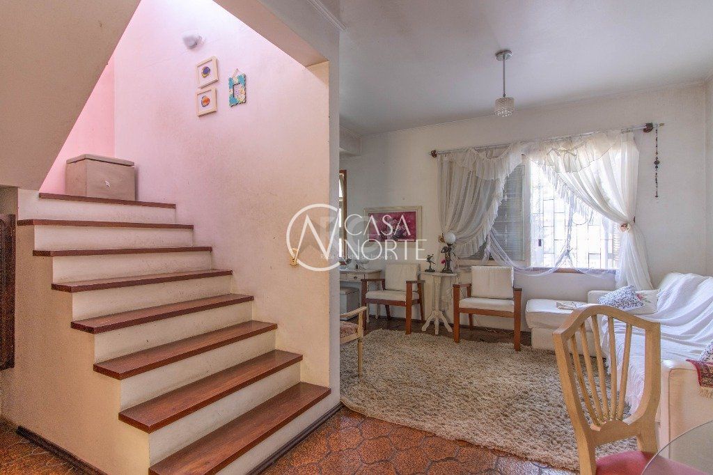 Sobrado à venda com 3 quartos, 139m², 1 suíte, 4 vagas, Rua Fernando Abbott no bairro Cristo Redentor em Porto Alegre