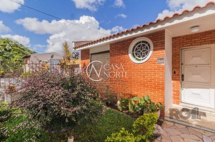 Casa à venda com 4 quartos, 414m², 1 suíte, 4 vagas, Rua Delfino Riet no bairro Santo Antônio em Porto Alegre