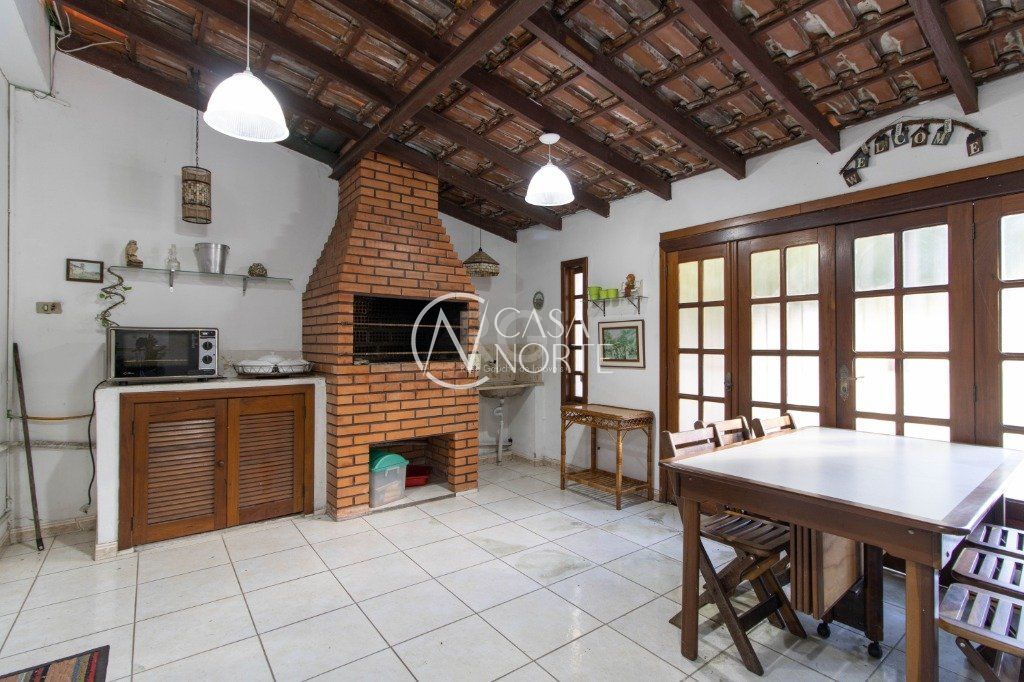 Sobrado à venda com 3 quartos, 139m², 1 suíte, 4 vagas, Rua Fernando Abbott no bairro Cristo Redentor em Porto Alegre