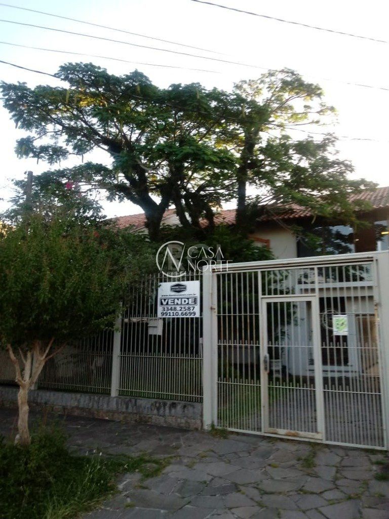 Casa à venda com 3 quartos, 300m², 1 suíte, 5 vagas, Rua Bartolomeu Dias no bairro Jardim Itu em Porto Alegre